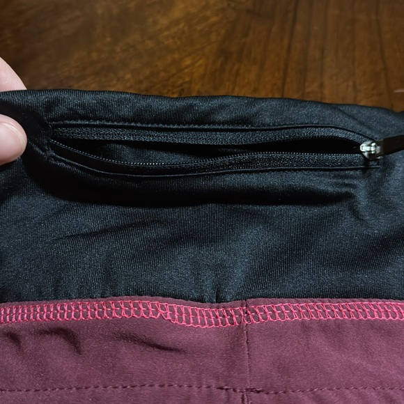 Pink workout short in medium - Picture 3 of 4